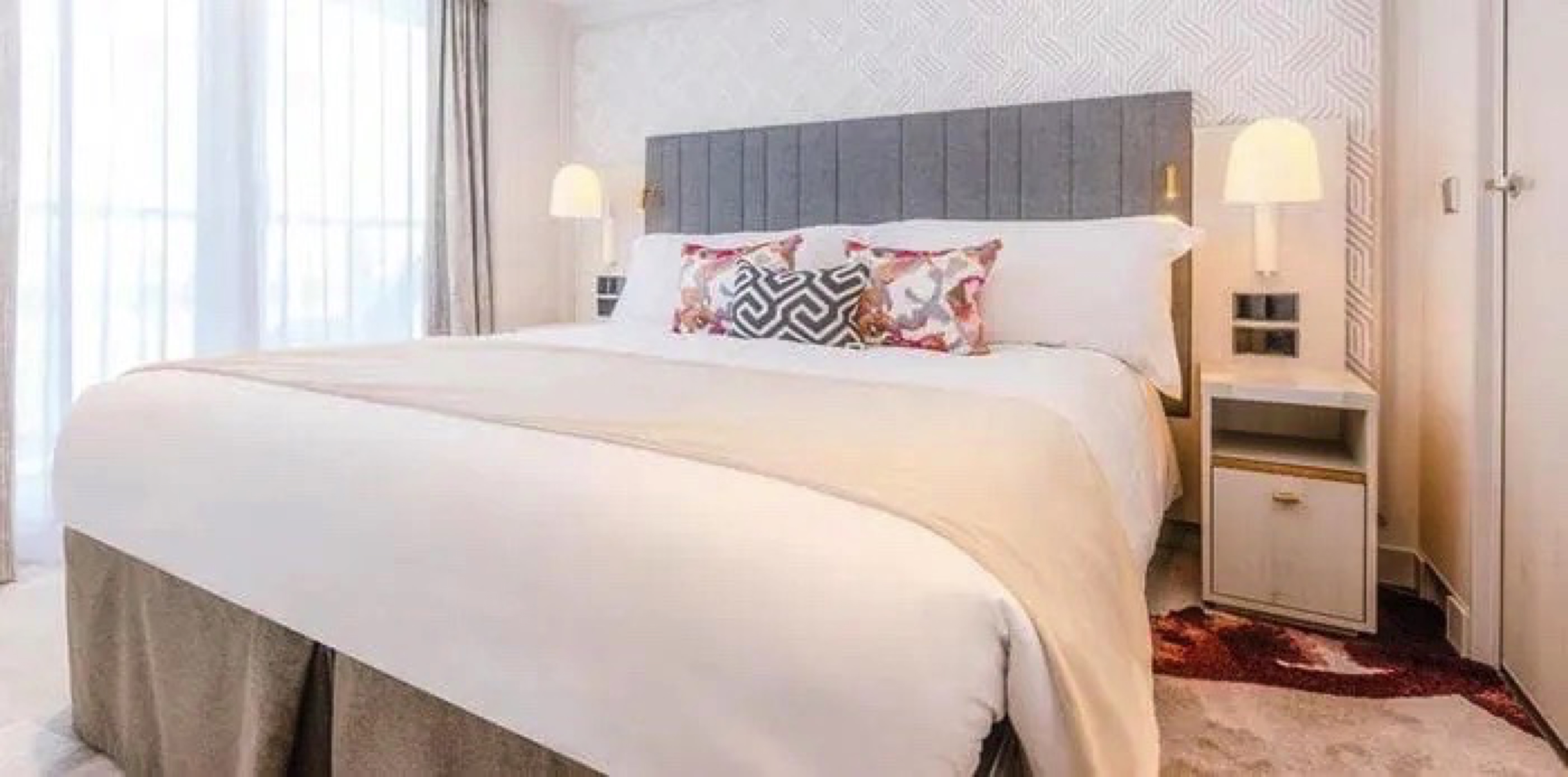 Mid Ship Suite with Balcony